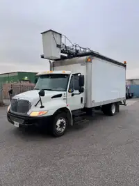 BUCKET TRUCK FOR SALE - PRICE REDUCED