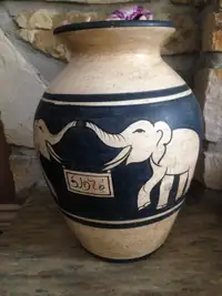 Grand vase avec éléphants