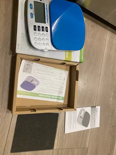 Stay on track with your health goals using this Weight Watchers electronic food scale — brand new in...
