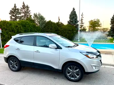 All wheel drive 6- speed automatic transmission Panoramic sunroof Heated seats Back-up camera Blueto...