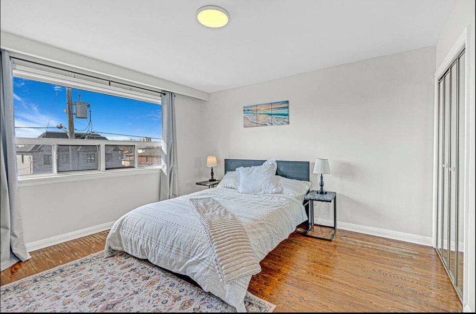 3 Bedroom Fully Furnished Home with 4 parking spaces 4