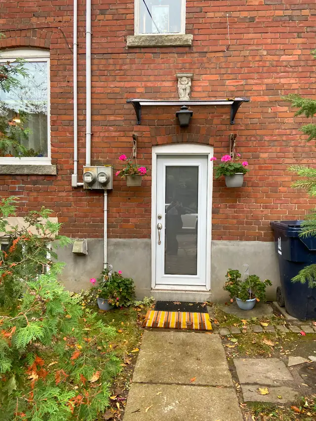 2bedroom fully furnished in prime Leslieville. in Short Term Rentals in City of Toronto - Image 3