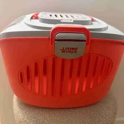 Cage de transport Petits animaux marque living world Raison de la vente : mon chat de 4 mois ne rent...