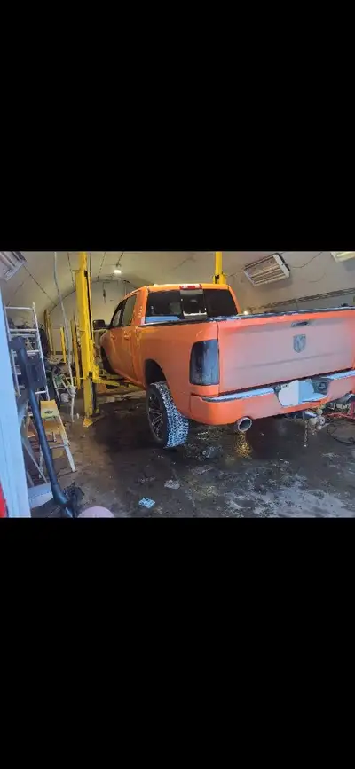 Flat tire repair mobile service or mechanics For vehicles we come to you anywhere out town in town W...