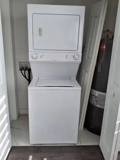 4 électroménagers à vendre/4 appliances for sale, View more