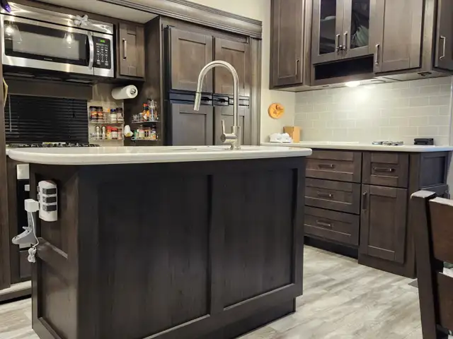 2021 Grand Design Refection 303RLS Fifth Wheel Trailer in Travel Trailers & Campers in Vernon - Image 4