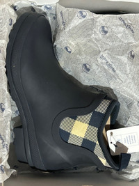 Woman’s winter boot - size 8 