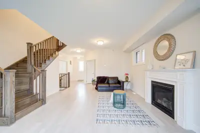 Brand New house, there are couple rooms available for rent - female only. Bus route just 1 min away,...