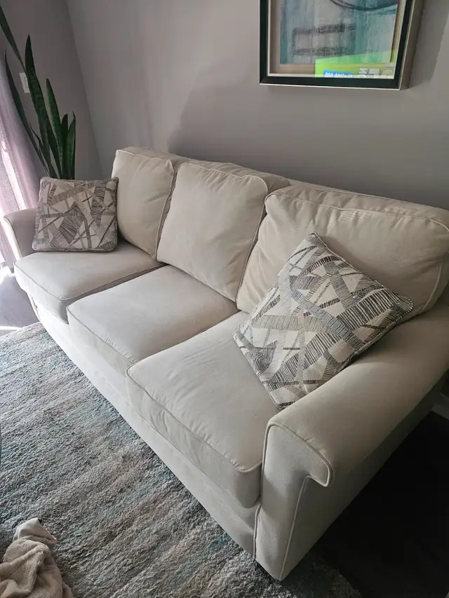 Living room sofa in Couches & Futons in Winnipeg - Image 3