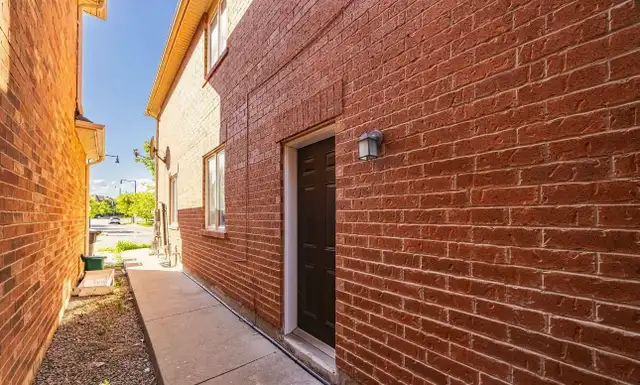 Brampton: 2 bedroom basement apartment available for rent