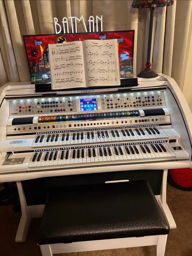 DÉJÀ VENDU …QUI SERA LE NOUVEAU PROPRIÉTAIRE DE CE BIJOUX? in Pianos & Keyboards in City of Montréal - Image 2