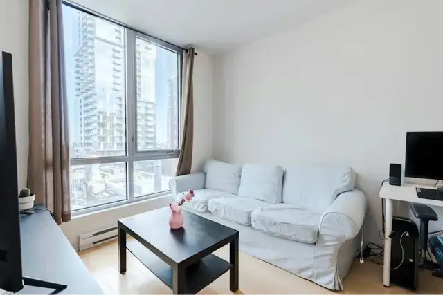 Furnished 1-Bedroom Condo Downtown Montreal $1850/mo — Meublé