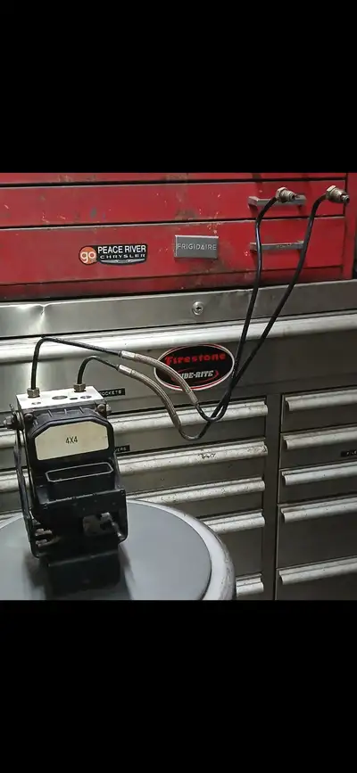 ABS module out of a 04 F150. Good condition. Worked good when pulled. $100 obo.