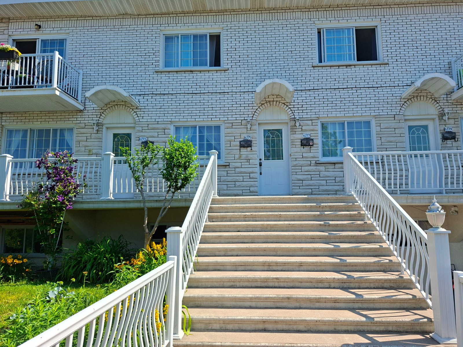BEAU GRAND 4 1/2 LUMNEUX SAINT-LÉONARD — photo 1