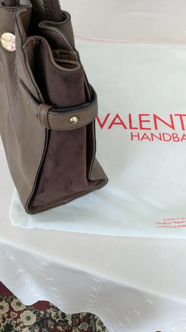 Valentino Brown Garavani Leather Bag. New Condition. Mint. in Women's - Bags & Wallets in Mississauga / Peel Region - Image 8