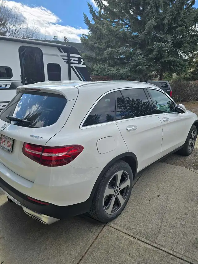 2019 Mercedes Benz GLC300  All Wheel Drive in Cars & Trucks in Calgary - Image 3