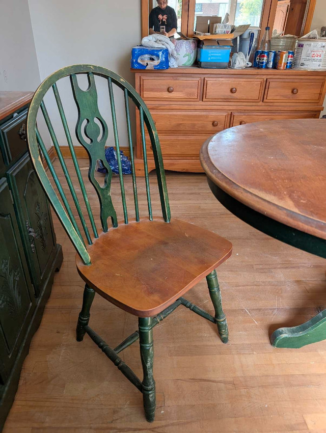 wood dining table + 6 chairs dans Mobilier de salle à manger et cuisine  à Ville de Montréal - Image 3
