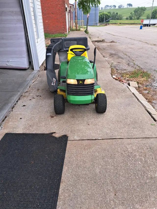 38" John Deere LT155 Riding Lawn Mower w/ bagger63006660378369121