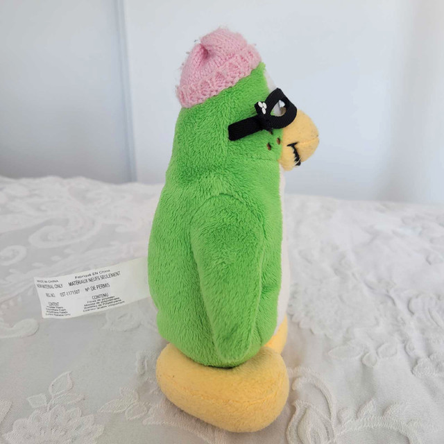 Club Penguin Aunt Arctic Plush in Toys & Games in City of Toronto - Image 2