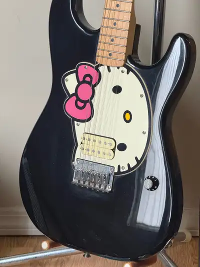 Fender Squire Hello Kitty Original Edition, View more