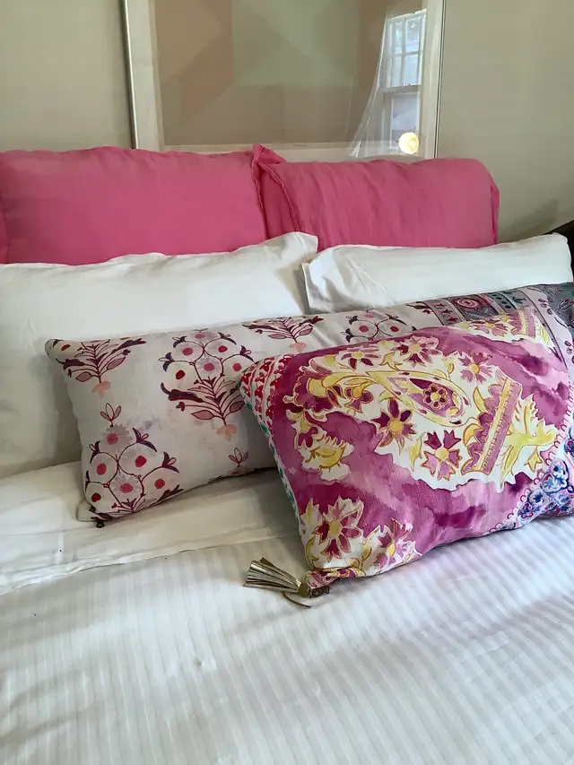 Accent Pillows Antropologie  Linen Inserts included in Home Décor & Accents in Oakville / Halton Region - Image 10