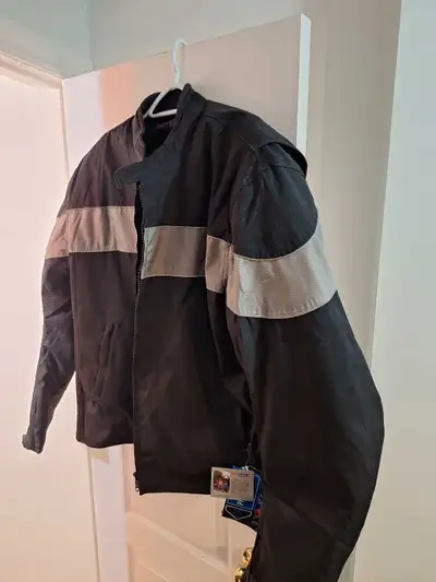 I'm selling a Prospeed Motorcycle Jacket in size 5XL. This jacket is designed for motorcycle riders,...