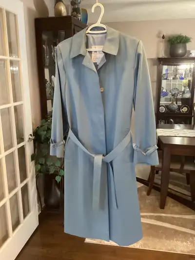 London Fog Women’s Spring/Fall Trench Coat Size 12 M, View more