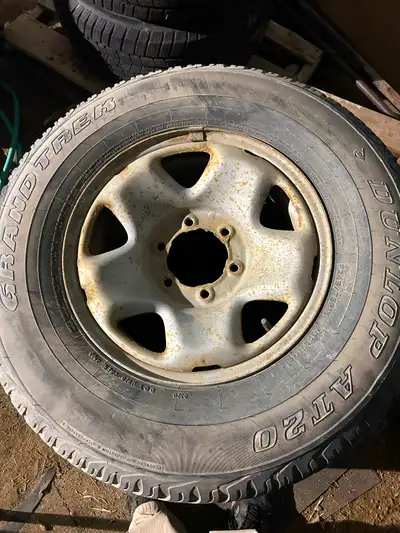 6 bolt, 16 in spare tire 245/75R16 will fit tacoma trucks and 4Runners and possibly other models tha...