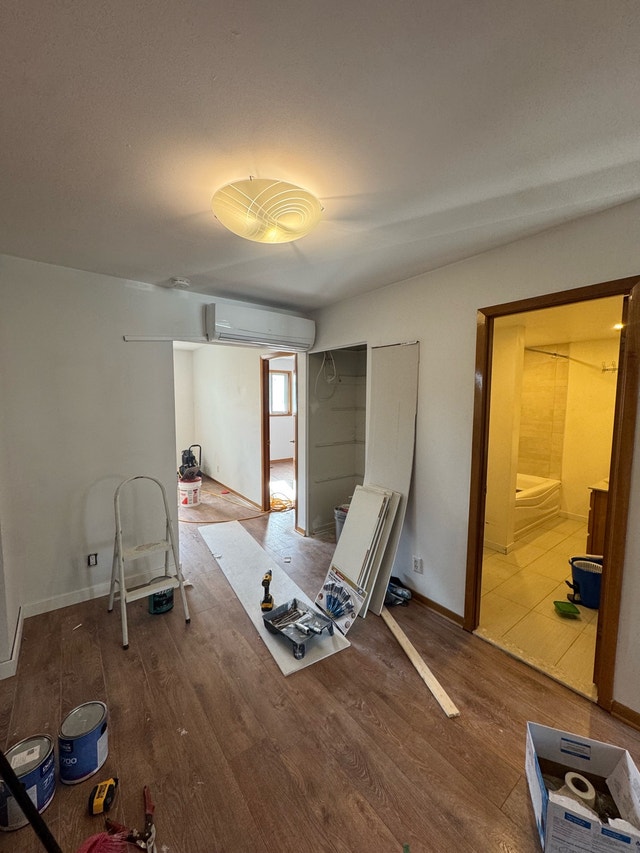 5 1/2 haut de duplex centre ville Laval — photo 1