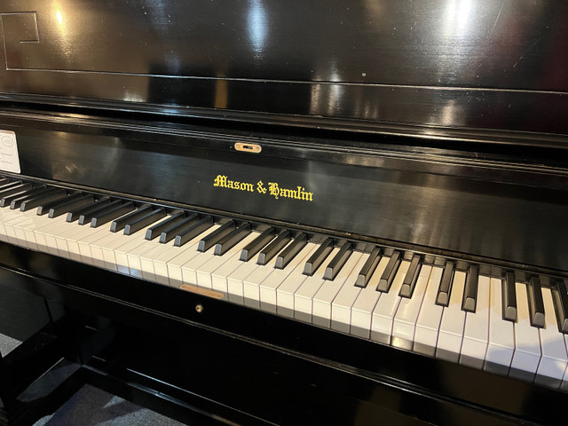 RARE Piano droit Mason & Hamlin qualité supérieure chez Bessett dans Pianos et claviers  à Ouest de l’Île - Image 3