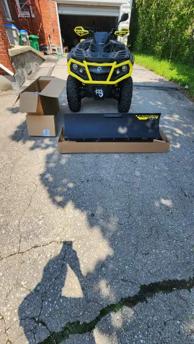 Can Am outlander XT-P 1000R. Has only 1517kms on it. Gently used ...still has the nibs on the tires....