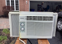 Gree Air Conditionner - 5000 BTU - Covers 200 sq ft - 40$