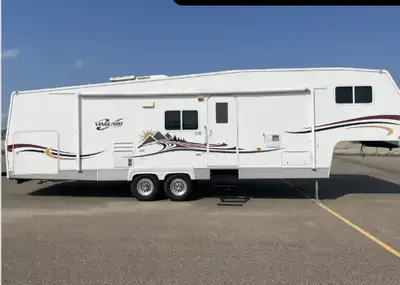 $19,500 O.B.O...... 2007 Vanguard 281L tandem c/w Super Slide Out. 28 foot fifth wheel. Two owners w...
