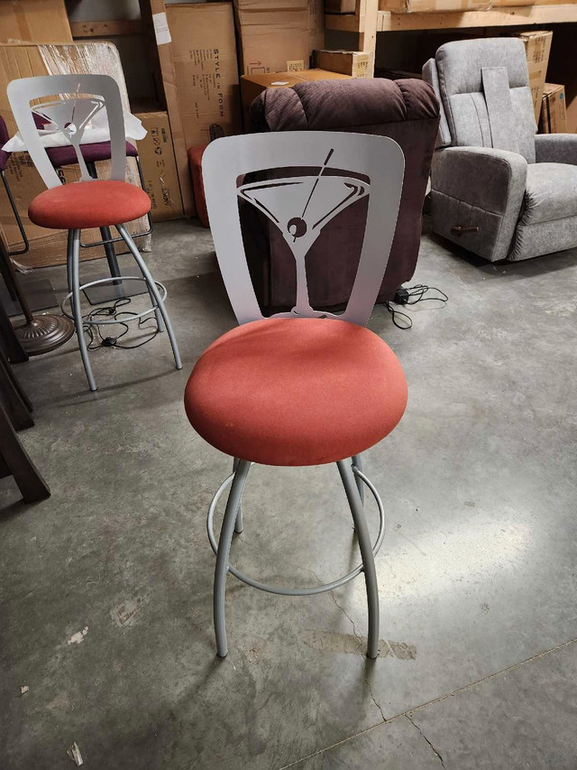 Two 24" counter height bar stools dans Mobilier de salle à manger et cuisine  à Prince George