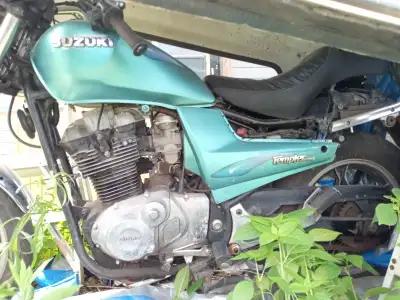 Old bike for sale looking for $800 for it or best offer , un able to be driven right now but almost...