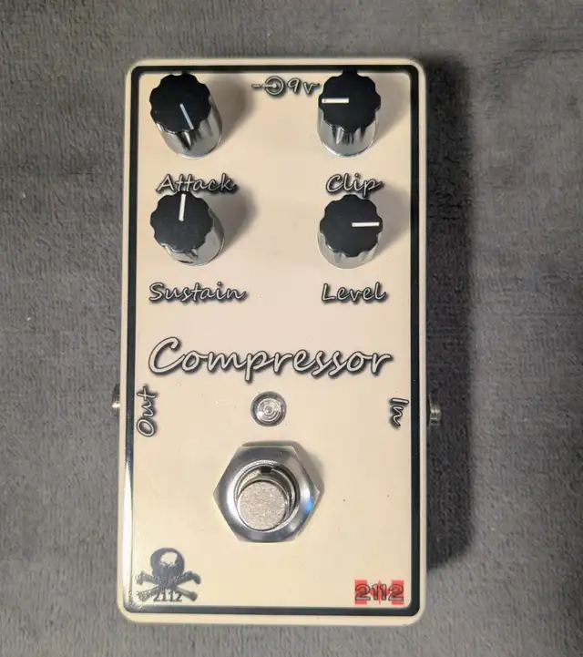 2112 - Keeley 4 Knob Compressor Circuit in Amps & Pedals in Ottawa - Image 4