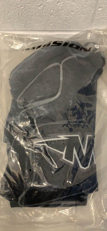 Mission RH Panty Core JR hockey pants NEW W TAGS SEALED! in Hockey in Markham / York Region - Image 4