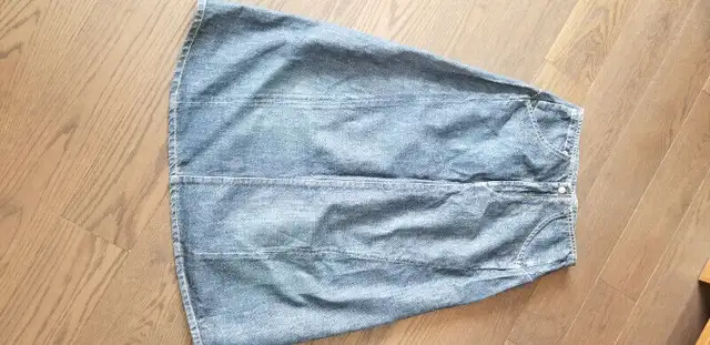Reduced! Vintage Levis Jean Skirt in Women's - Bottoms in Mississauga / Peel Region - Image 3