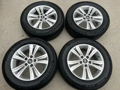 Hyundai Alloy Rims With All Season Tires,205/65/R16 Rovelo RHP-778 All Season Tires all Excellent Co...