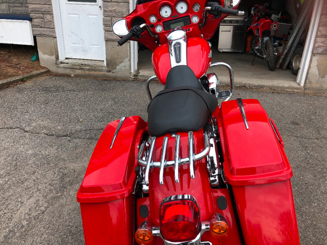 Moto Harley Davidson FLHX Street Glid 2011 70,000 K $16,000 Négo in Touring in Gatineau