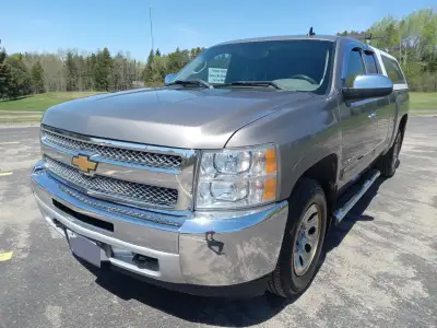 Well maintained 2013 Silverado LS Cheyenne Edition, Greystone Mettalic Colour, 148,000 km, 4WD, 4.8L...