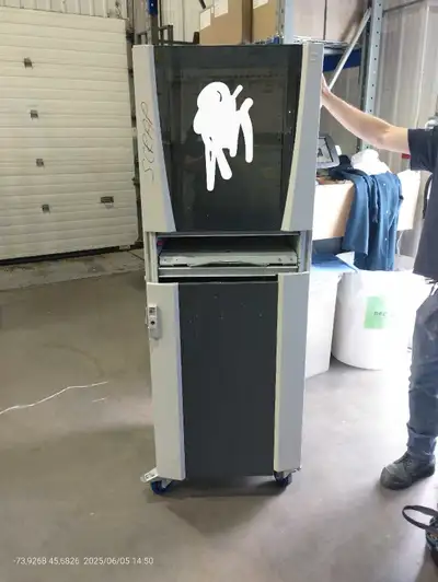 Ce cabinet pour serveurs est parfait pour organiser votre équipement réseau avec efficacité et sécur...