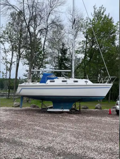 1987 Vandestadt and McGruer Sirius 28 hull #94. Manufactured in Owen Sound, Ontario Canada. Original...