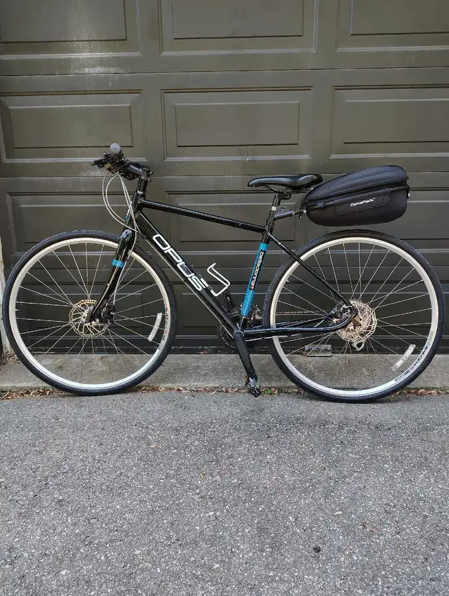 vélo hybride  in Cruiser, Commuter & Hybrid in City of Montréal - Image 2
