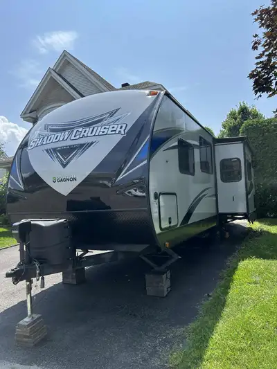 Shadow Cruiser 248 RKS 2021, parfaite pour un couple, pouvant accueillir jusqu’à 6 personnes.... Voi...