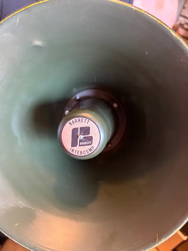US ARMY MEGAPHONE in Arts & Collectibles in Kingston - Image 3