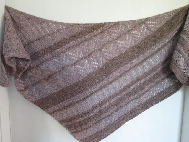 Une robe Grand-mère & +++ in Costumes in Sherbrooke - Image 4