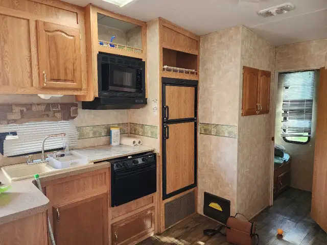 2007 Cherokee 5th Wheel in Travel Trailers & Campers in Regina - Image 4