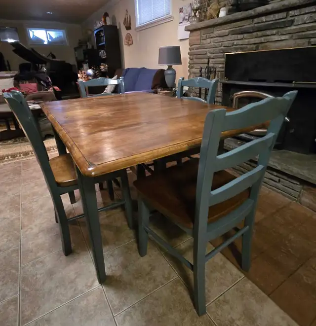 Wooden Table and Chairs Set in Dining Tables & Sets in City of Toronto - Image 5