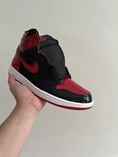 Jordan 1 high patent bred ds size 9 with receipt, View more